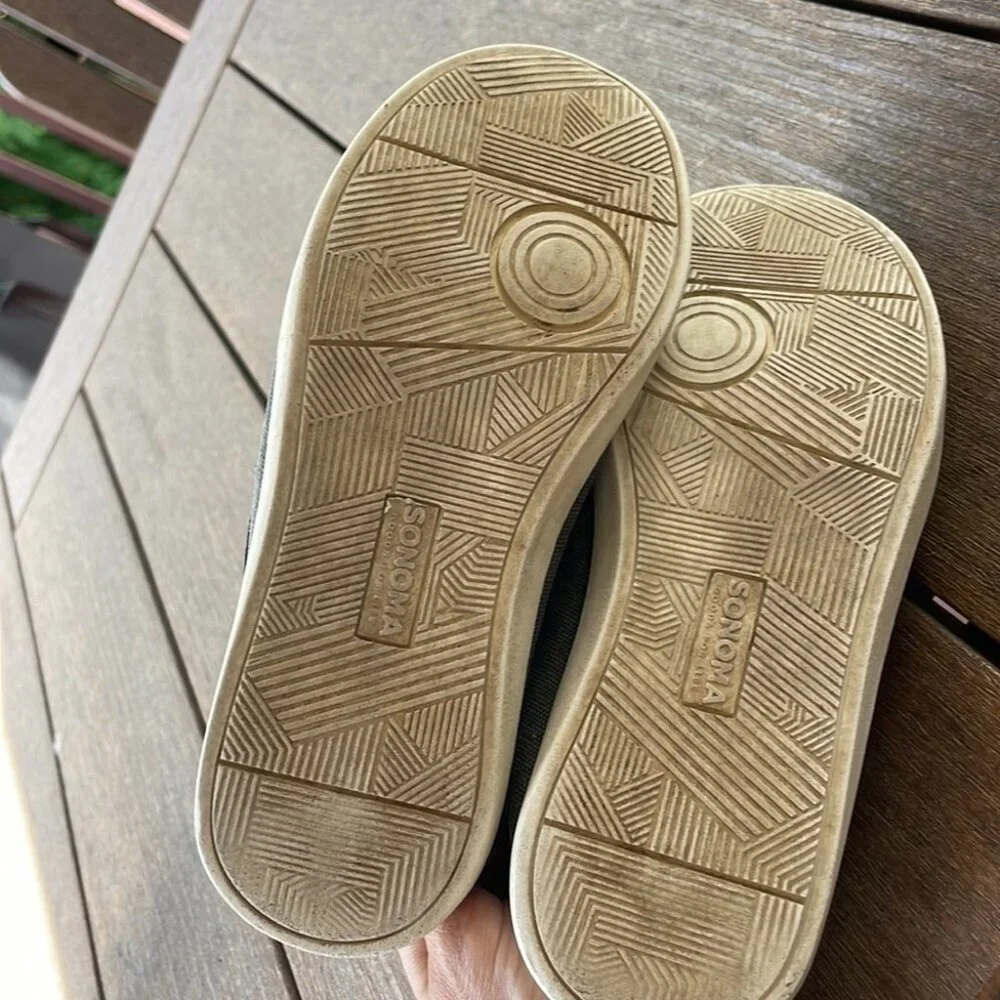 Boys canvas grey shoes size 4